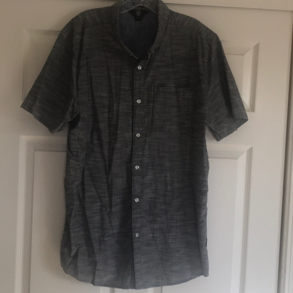 Volcom Men’s button up shirt XL.